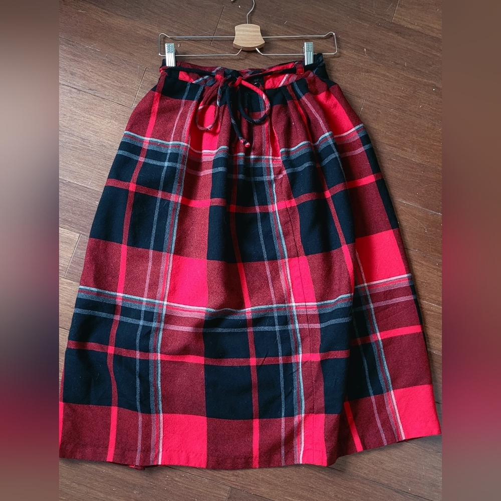 Gorgeous highland queen wool plaid skirt